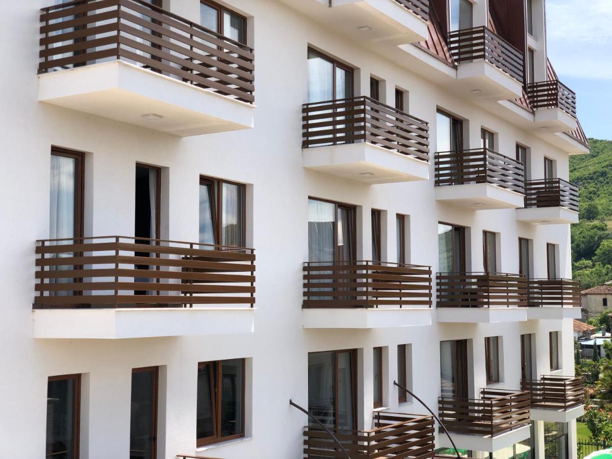 Grand Hotel Pogradec Tushemisht Zewnętrze zdjęcie
